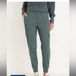 Old Navy High-Waisted SleekTech Cargo Joggers In Dark Ivy like new